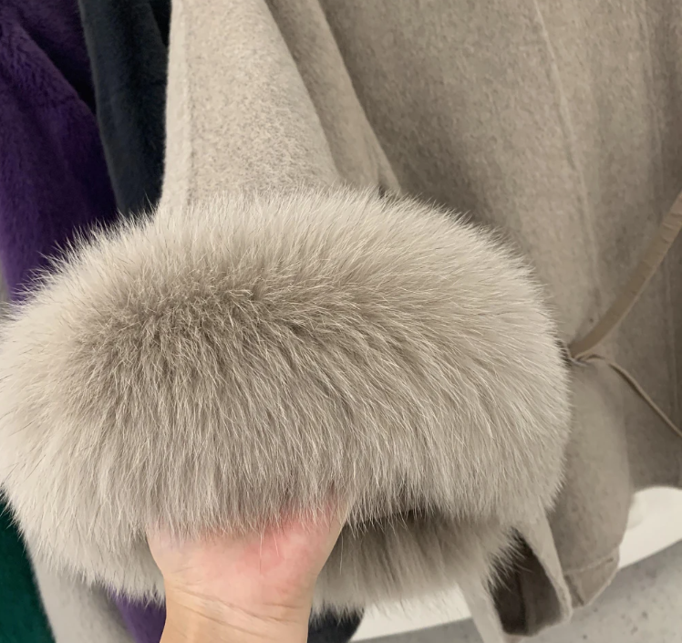 Cape coat - faux fur details